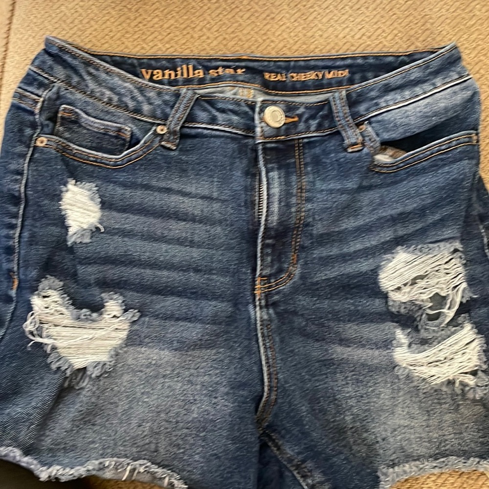 Cute, cute, cute cutoffs. A little bit holy!